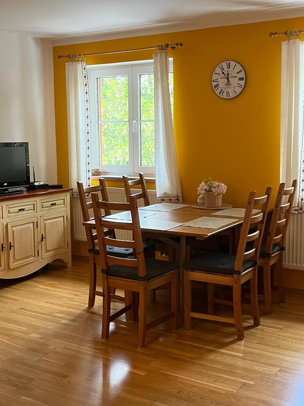 Apartman Pod Klasterem Румбурк Екстериор снимка