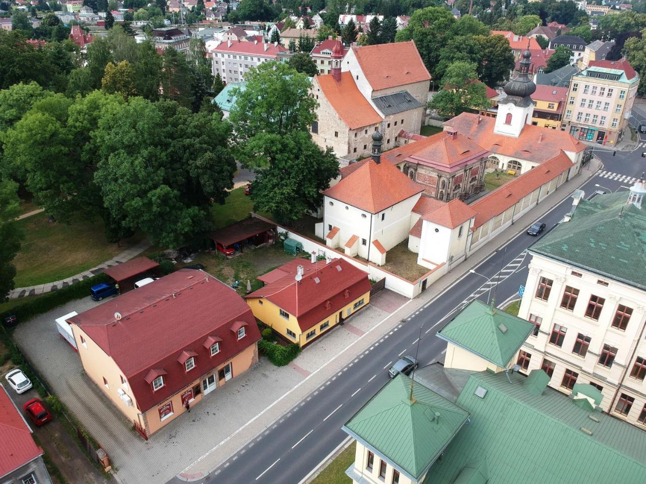 Apartman Pod Klasterem Румбурк Екстериор снимка